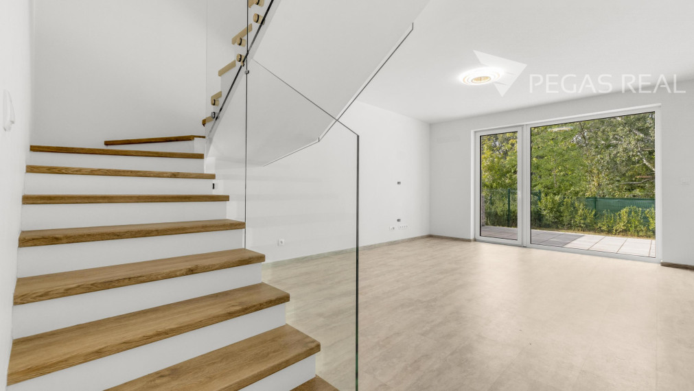 Krásny 6 izb. rodinný dom pri malom Dunaji na prenájom