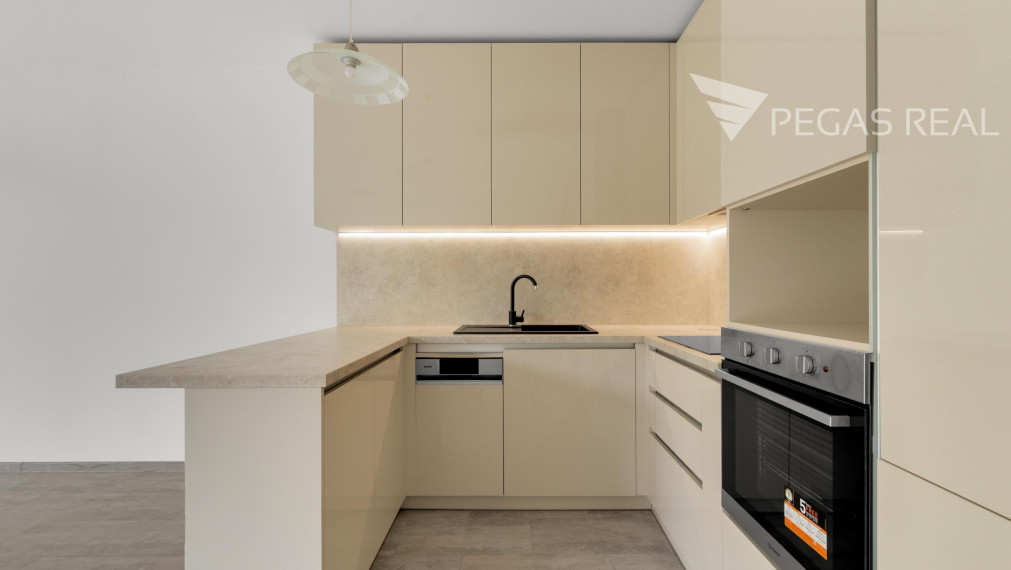 Krásny 6 izb. rodinný dom pri malom Dunaji na prenájom