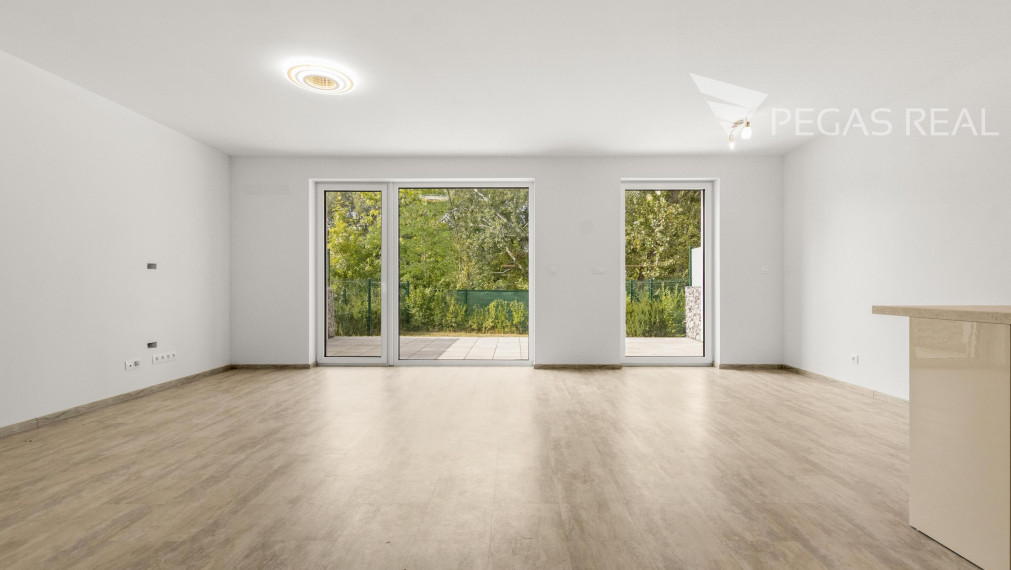 Krásny 6 izb. rodinný dom pri malom Dunaji na prenájom