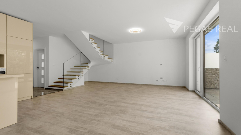 Krásny 6 izb. rodinný dom pri malom Dunaji na prenájom