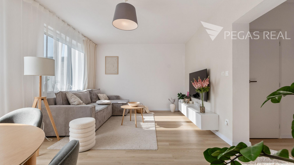 Slnečná - západná strana Rodinný dom  Hviezdoslavov -  ZARIADENY