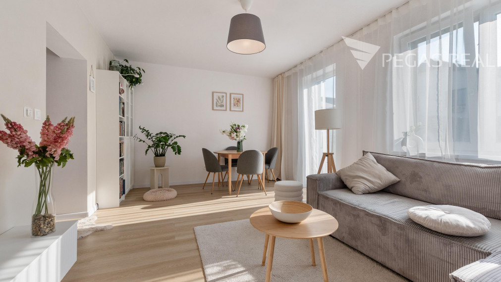 Slnečná - západná strana Rodinný dom  Hviezdoslavov -  ZARIADENY