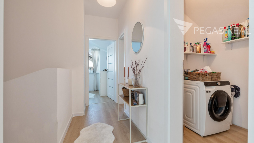 Slnečná - západná strana Rodinný dom  Hviezdoslavov -  ZARIADENY