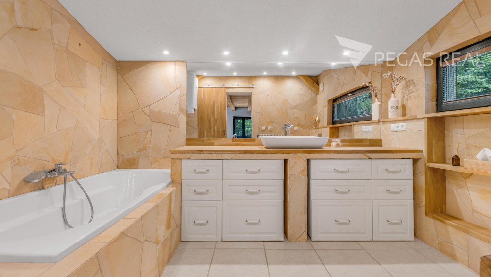 Krásna chata v nádhernom prostredí Rohožníka s vynikajúcou dostupnosťou z BA.