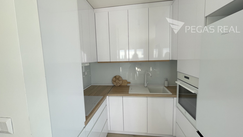 🏡 Prenájom krásneho, slnečného 3-izbového strešného bytu s terasou v Miloslavove