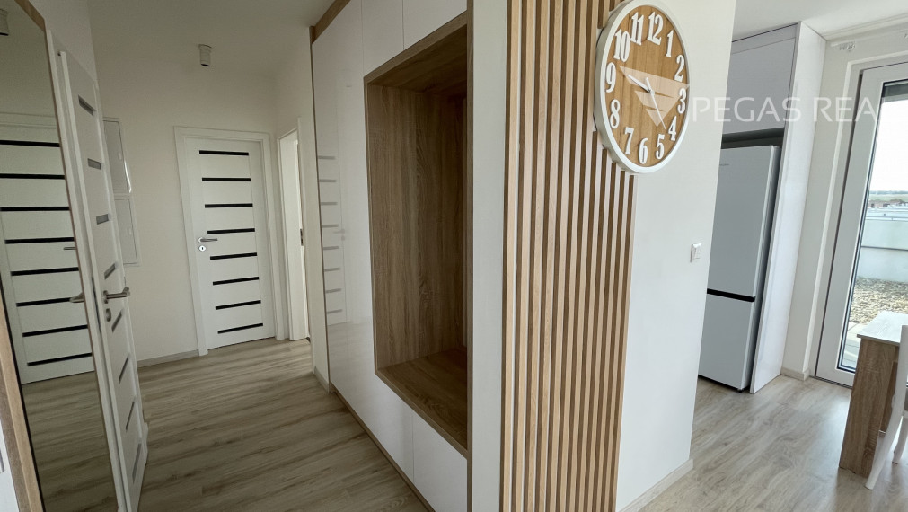 🏡 Prenájom krásneho, slnečného 3-izbového strešného bytu s terasou v Miloslavove