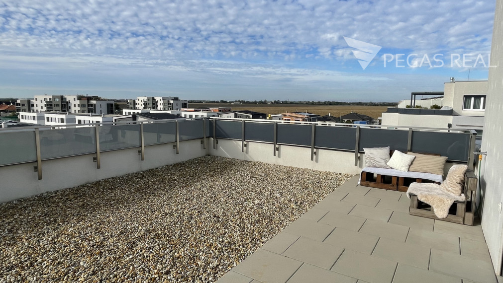 🏡 Prenájom krásneho, slnečného 3-izbového strešného bytu s terasou v Miloslavove