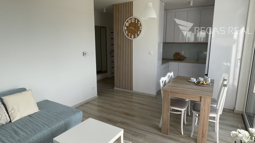 🏡 Prenájom krásneho, slnečného 3-izbového strešného bytu s terasou v Miloslavove