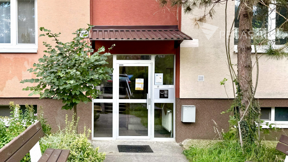 "PREDANÝ" TOP štartovací, plne zariadený, 2i byt po kompletnej rekonštrukcii