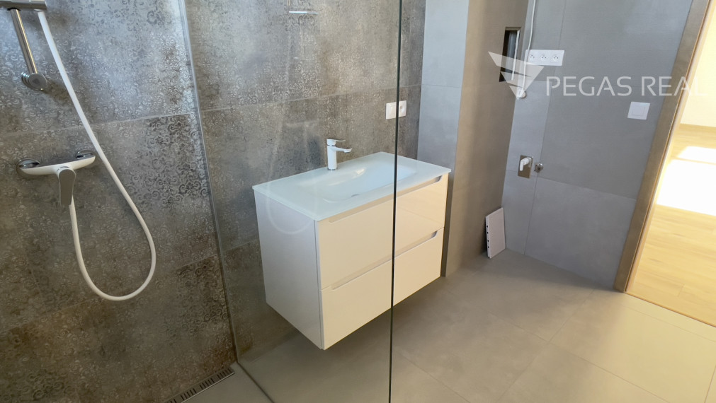 Predám krásny 3-izbový byt v Rovinke v super cene !!