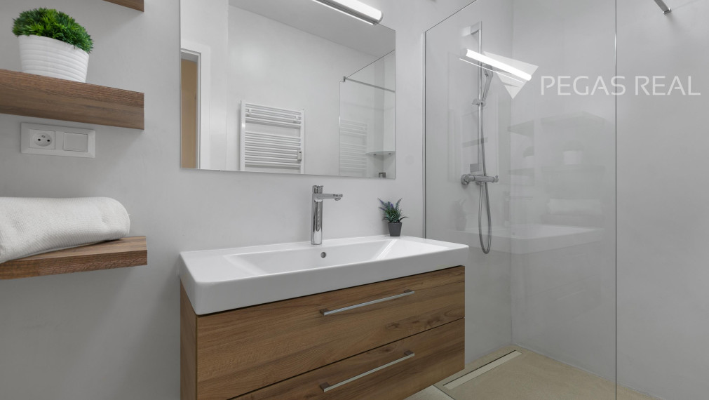 Krásny 2-izbový byt pri OC Nivy - Svätoplukova ulica, BA