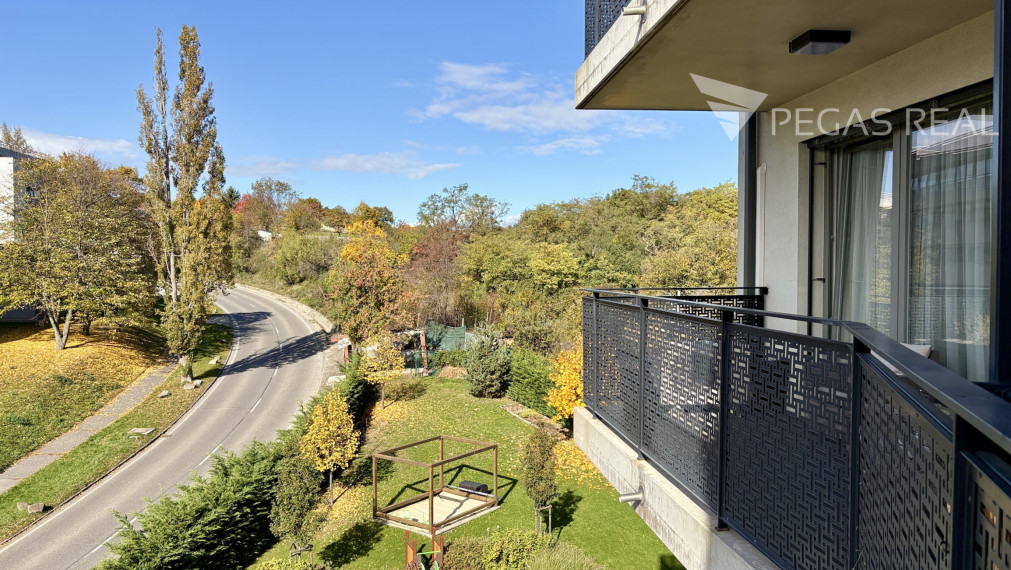 Slnečný, kompletne zariadený 3-izbový byt s balkónom v Cubicon Gardens