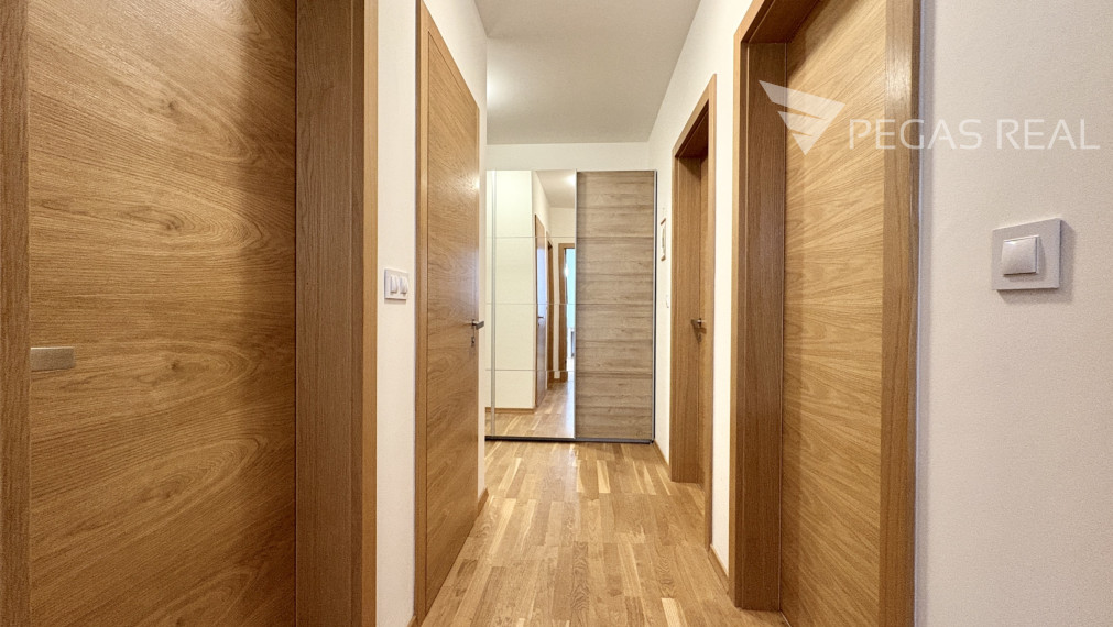 Slnečný, kompletne zariadený 3-izbový byt s balkónom v Cubicon Gardens