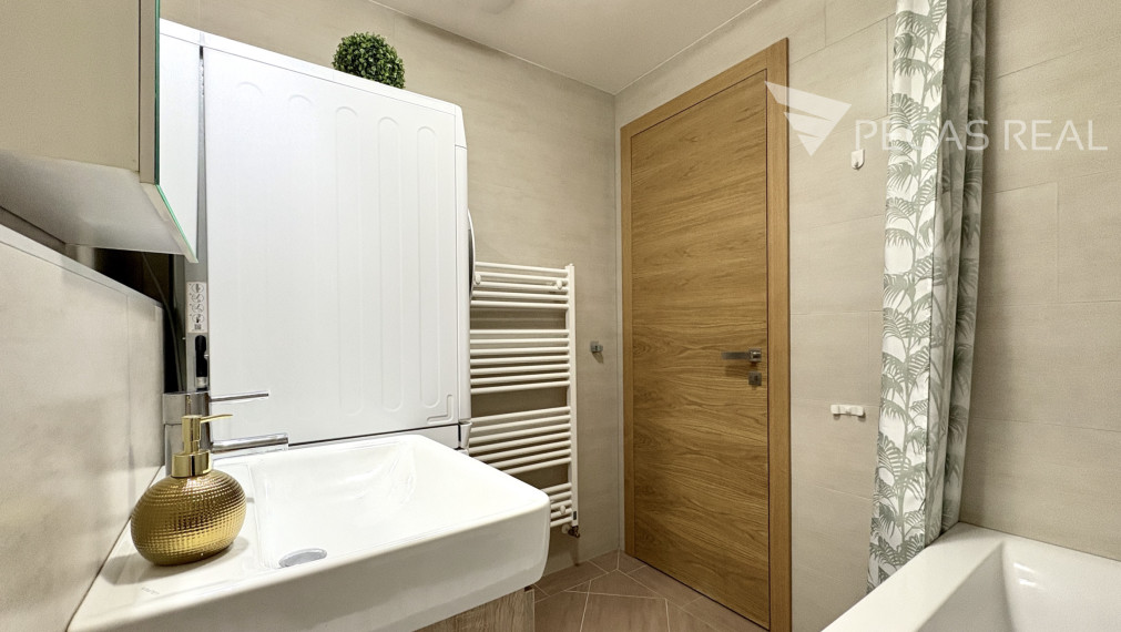 Slnečný, kompletne zariadený 3-izbový byt s balkónom v Cubicon Gardens