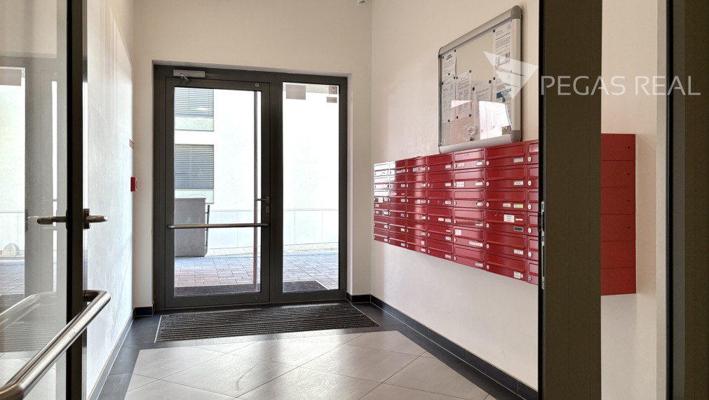 Slnečný, kompletne zariadený 3-izbový byt s balkónom v Cubicon Gardens