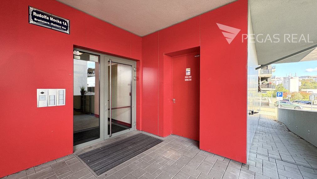 Slnečný, kompletne zariadený 3-izbový byt s balkónom v Cubicon Gardens