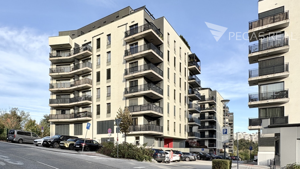 Slnečný, kompletne zariadený 3-izbový byt s balkónom v Cubicon Gardens