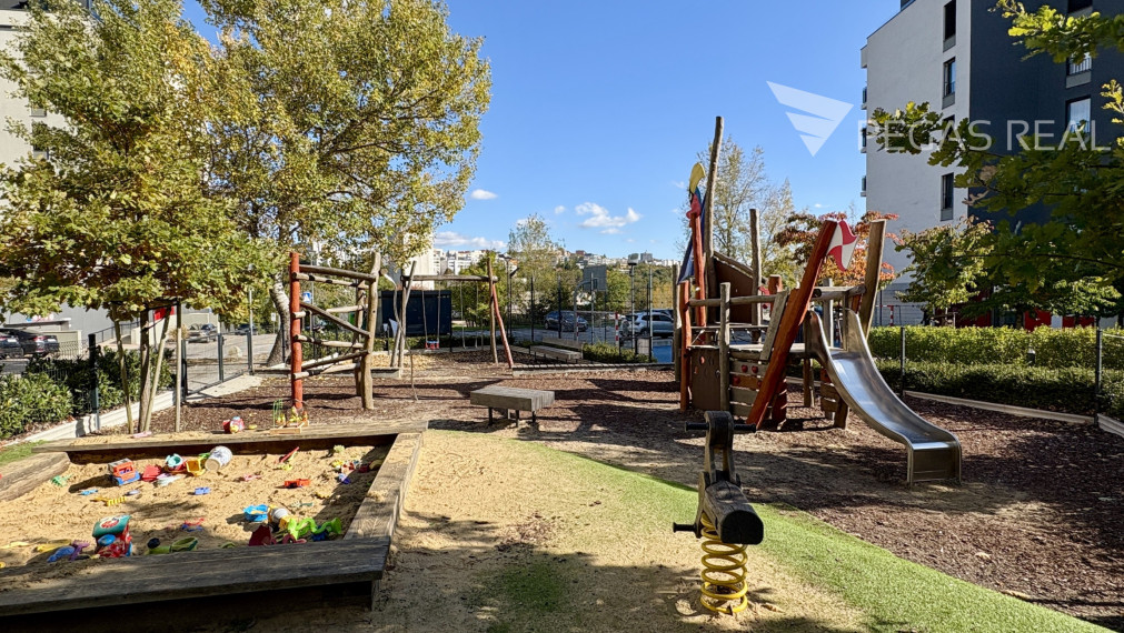 Slnečný, kompletne zariadený 3-izbový byt s balkónom v Cubicon Gardens