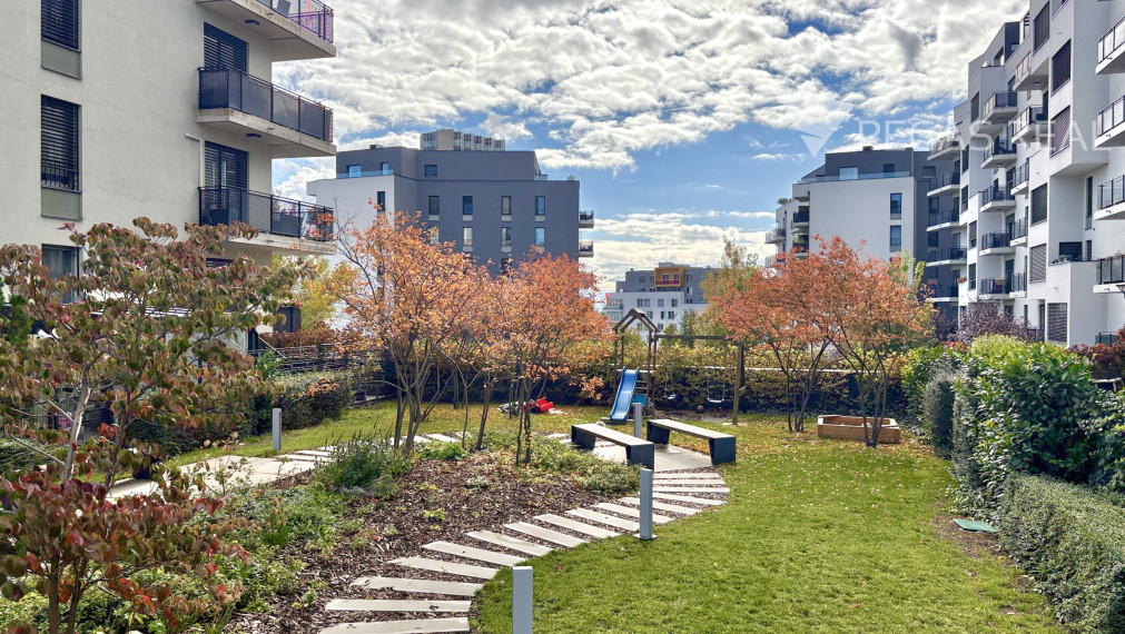 Slnečný, kompletne zariadený 3-izbový byt s balkónom v Cubicon Gardens