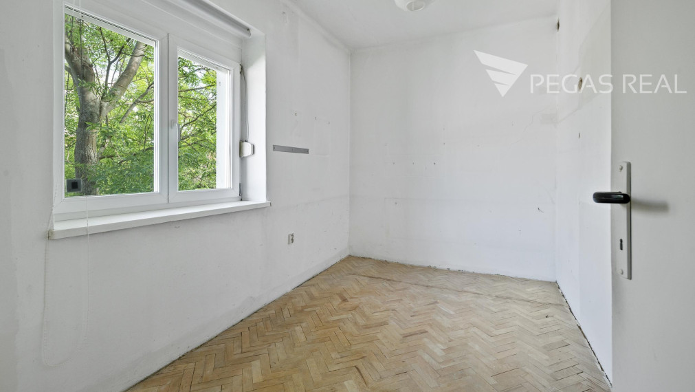 3-izbový byt s balkónom, pivnicou a garážou na Lovinského v Bratislave I – Staré Mesto