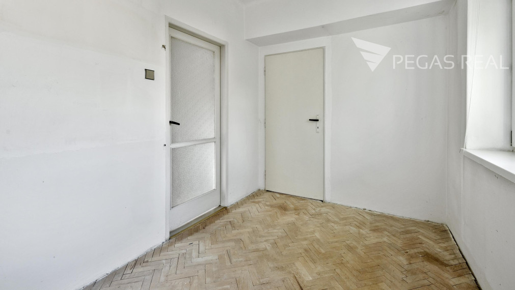 3-izbový byt s balkónom, pivnicou a garážou na Lovinského v Bratislave I – Staré Mesto