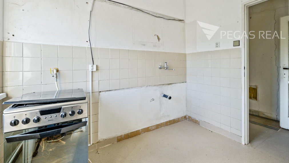 3-izbový byt s balkónom, pivnicou a garážou na Lovinského v Bratislave I – Staré Mesto