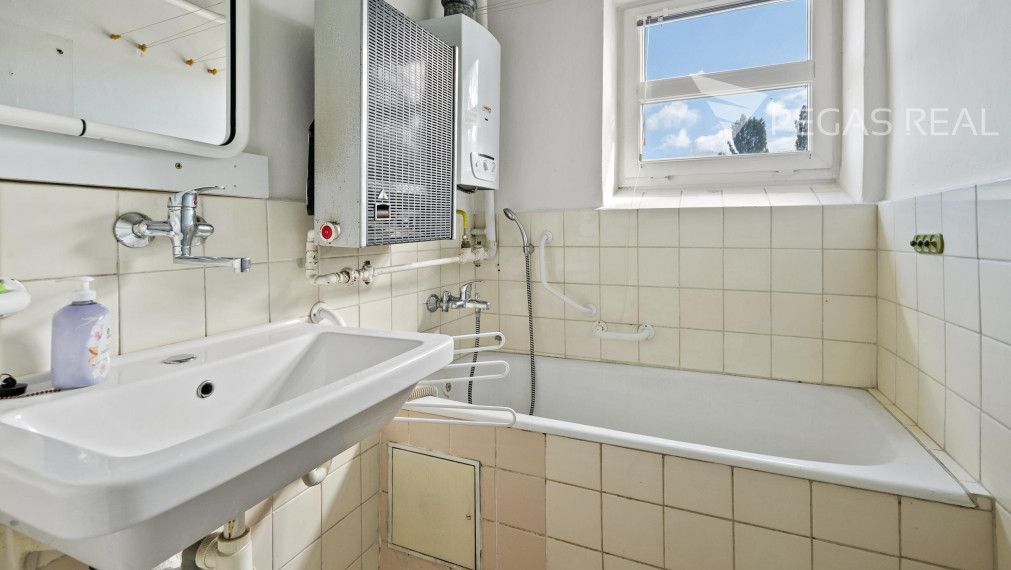 3-izbový byt s balkónom, pivnicou a garážou na Lovinského v Bratislave I – Staré Mesto