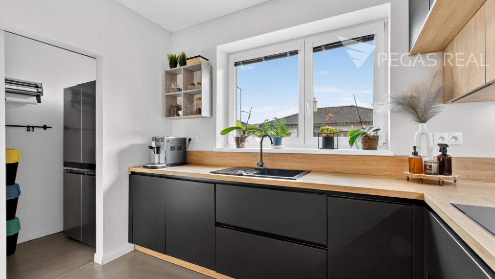 Na predaj moderný 4-izb. samostatne stojaci bungalov s krásnou záhradou a bazénom v Kalinkove