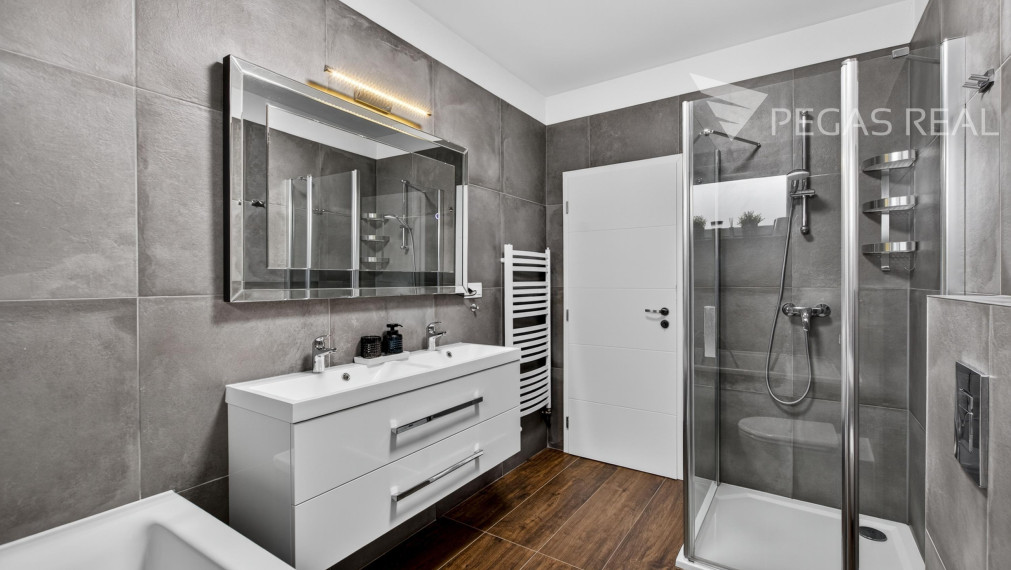 Na predaj moderný 4-izb. samostatne stojaci bungalov s krásnou záhradou a bazénom v Kalinkove