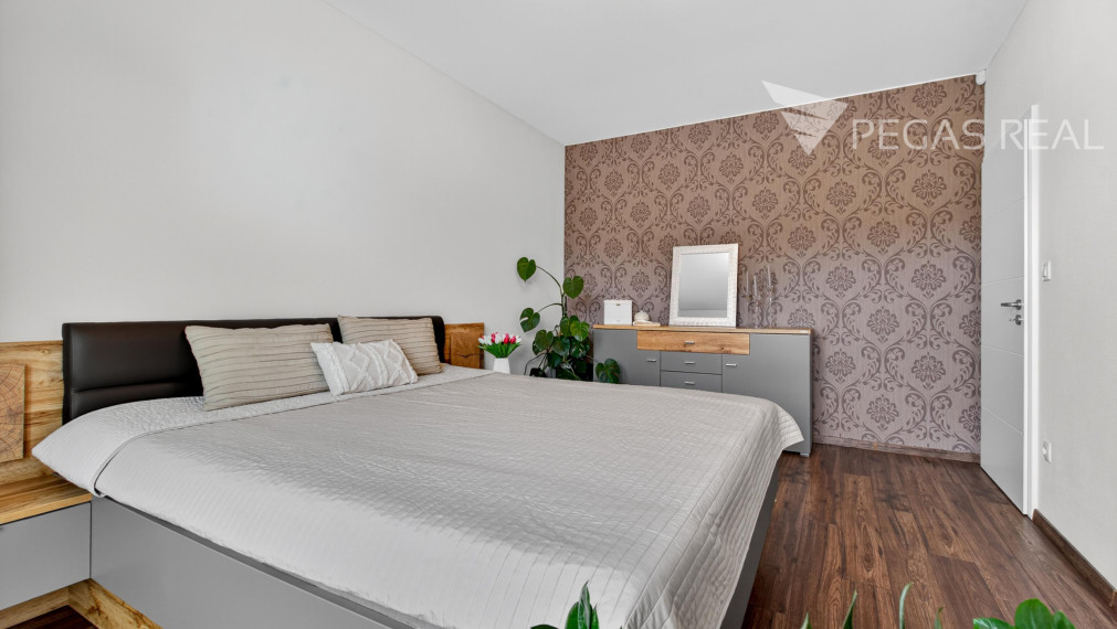 Na predaj moderný 4-izb. samostatne stojaci bungalov s krásnou záhradou a bazénom v Kalinkove