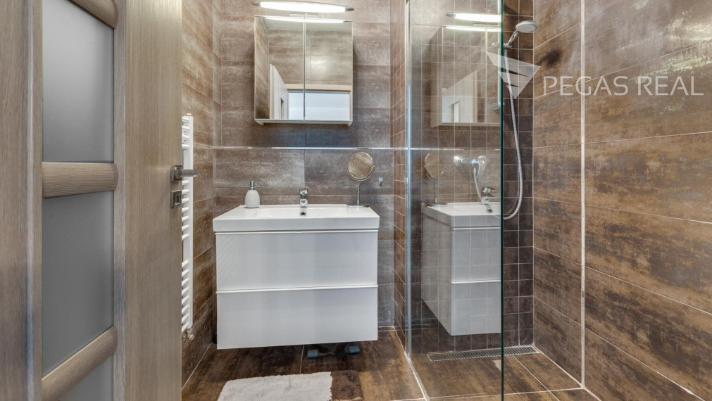 3 izbový byt  v Ružinove s parkingom - VIDEO