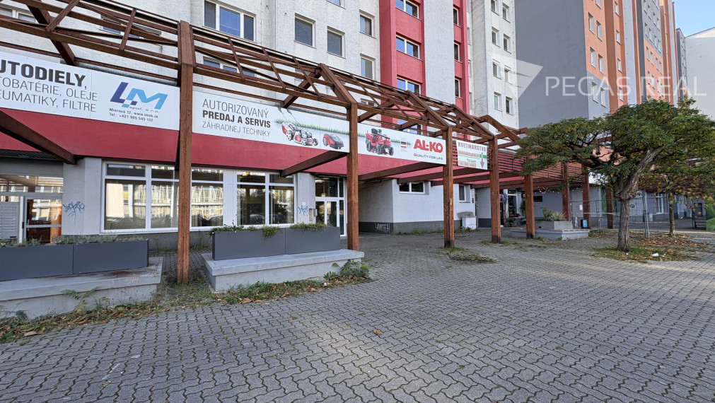 Obchodný priestor na prenájom v Ružinove -video