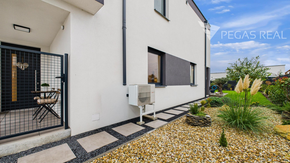 ŠTÝLOVÝ 4-IZBOVÝ RODINNÝ DOM S DOKONALE UDRŽIAVANOU ZÁHRADOU – CHORVÁTSKY GROB