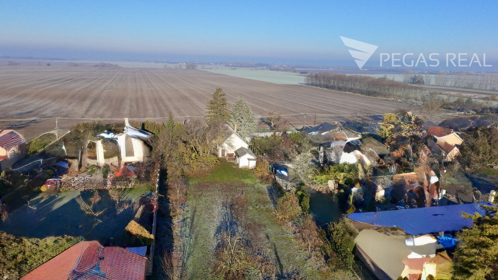 Stavebný pozemok, obec Macov, 961m2, 25minút od Bratislavy.