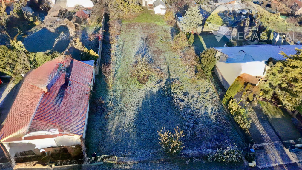 Stavebný pozemok, obec Macov, 961m2, 25minút od Bratislavy.