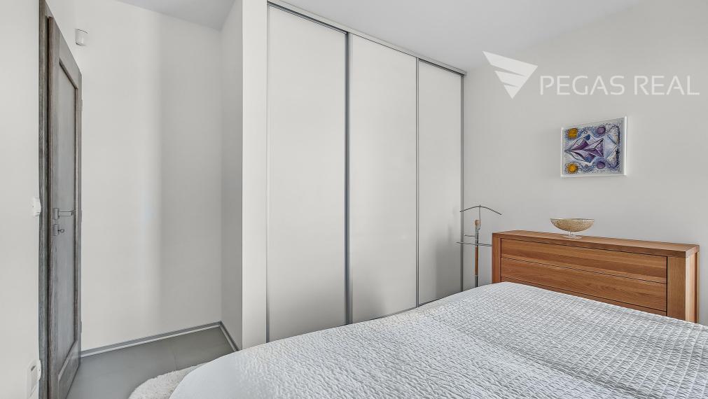 REZERVOVANE  Moderný 4 izbový rodinný dom so zimnou záhradou, saunou , dvojgarážou v lukratívnej lokalite Chorvátsky Grob, časť Čierna voda