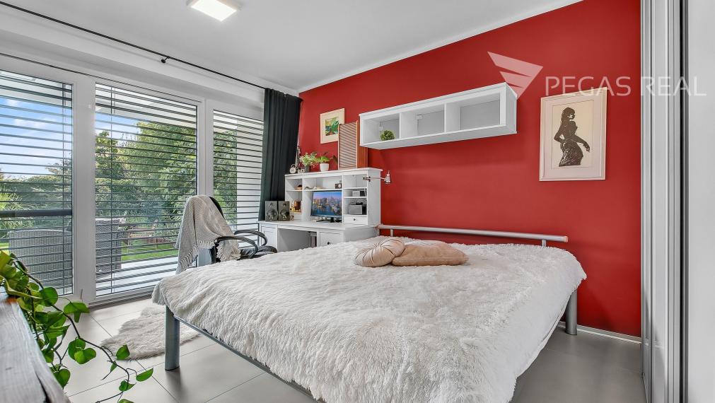 REZERVOVANE  Moderný 4 izbový rodinný dom so zimnou záhradou, saunou , dvojgarážou v lukratívnej lokalite Chorvátsky Grob, časť Čierna voda