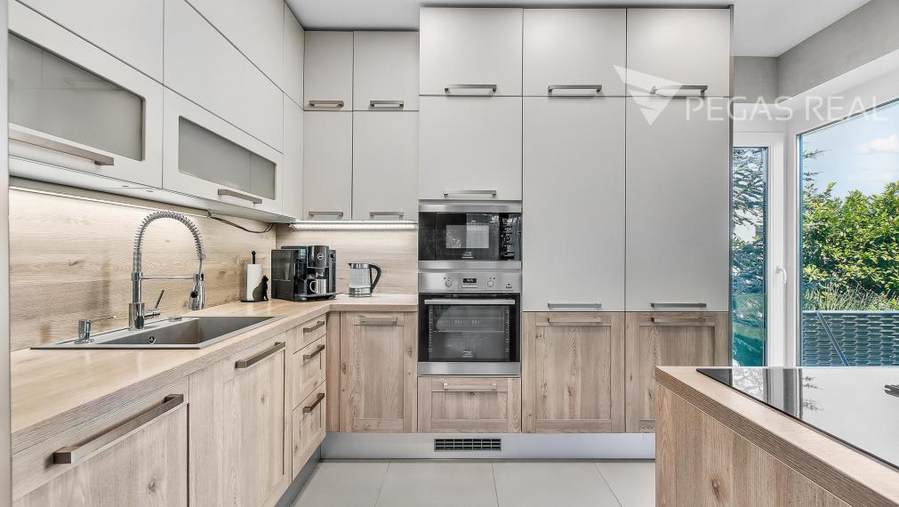 REZERVOVANE  Moderný 4 izbový rodinný dom so zimnou záhradou, saunou , dvojgarážou v lukratívnej lokalite Chorvátsky Grob, časť Čierna voda