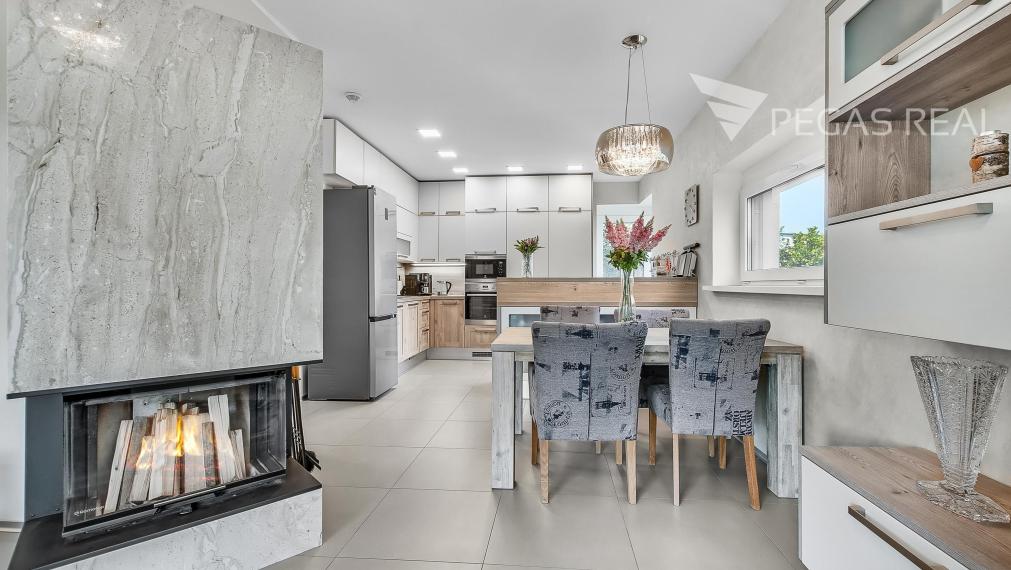 REZERVOVANE  Moderný 4 izbový rodinný dom so zimnou záhradou, saunou , dvojgarážou v lukratívnej lokalite Chorvátsky Grob, časť Čierna voda