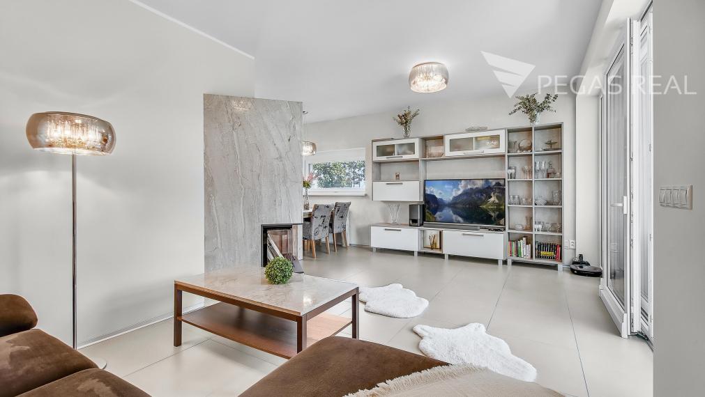 REZERVOVANE  Moderný 4 izbový rodinný dom so zimnou záhradou, saunou , dvojgarážou v lukratívnej lokalite Chorvátsky Grob, časť Čierna voda