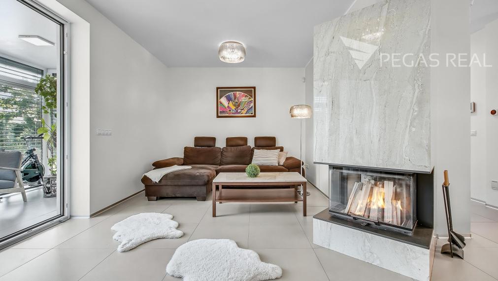 REZERVOVANE  Moderný 4 izbový rodinný dom so zimnou záhradou, saunou , dvojgarážou v lukratívnej lokalite Chorvátsky Grob, časť Čierna voda