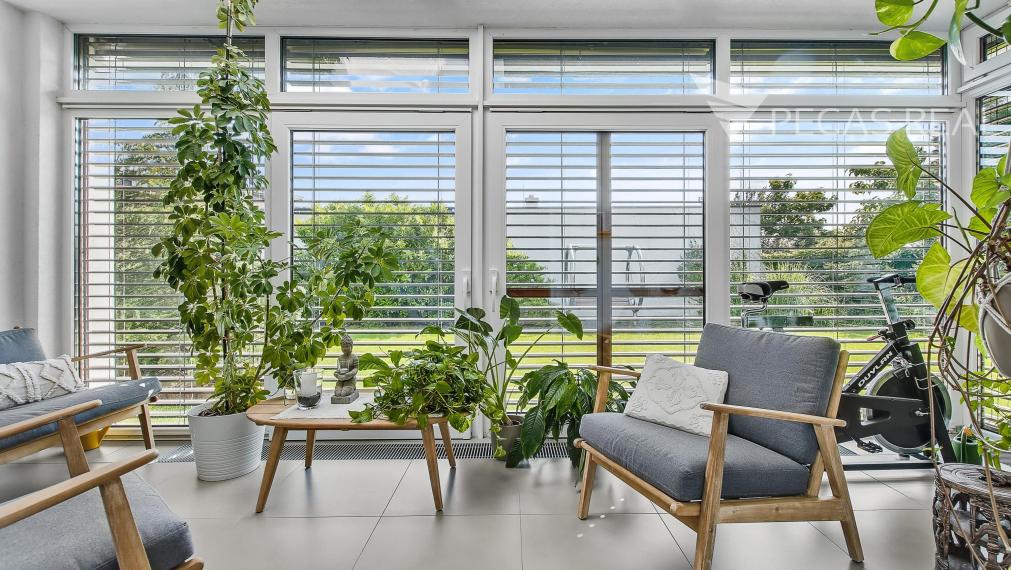 REZERVOVANE  Moderný 4 izbový rodinný dom so zimnou záhradou, saunou , dvojgarážou v lukratívnej lokalite Chorvátsky Grob, časť Čierna voda