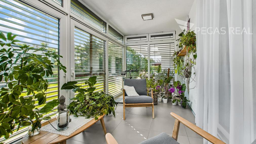 REZERVOVANE  Moderný 4 izbový rodinný dom so zimnou záhradou, saunou , dvojgarážou v lukratívnej lokalite Chorvátsky Grob, časť Čierna voda