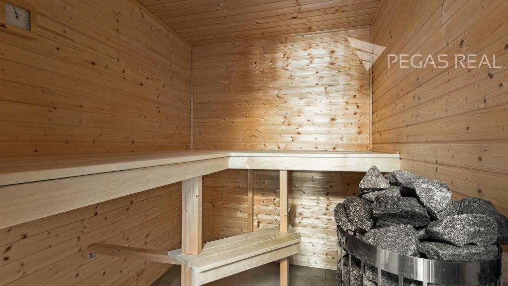 REZERVOVANE  Moderný 4 izbový rodinný dom so zimnou záhradou, saunou , dvojgarážou v lukratívnej lokalite Chorvátsky Grob, časť Čierna voda