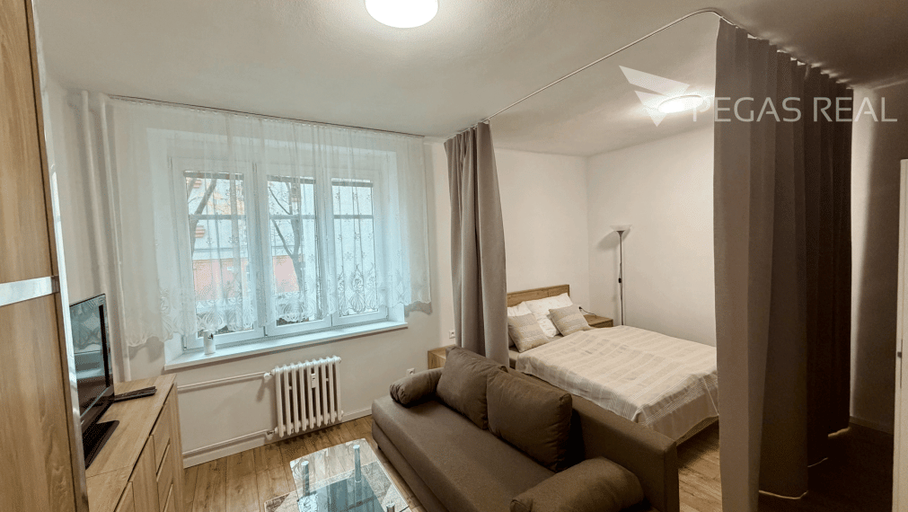 Zariadený, prerobený 1. izbový byt, Bratislava- Nové mesto.