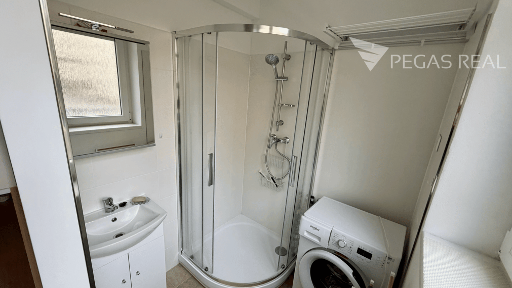 Zariadený, prerobený 1. izbový byt, Bratislava- Nové mesto.