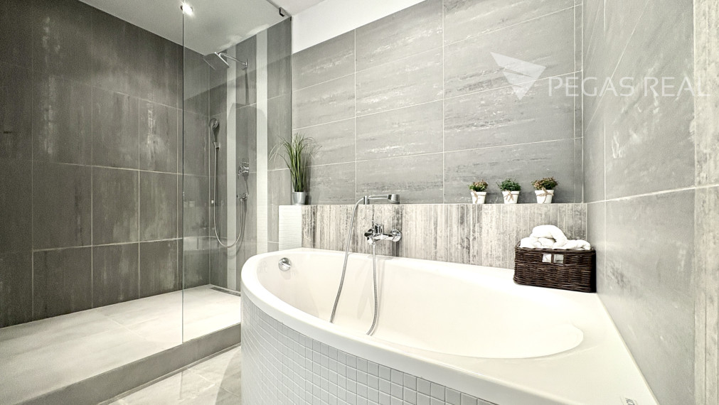 Priestranný 2,5i byt s unikátnym výhľadom z terasy - VIDEO