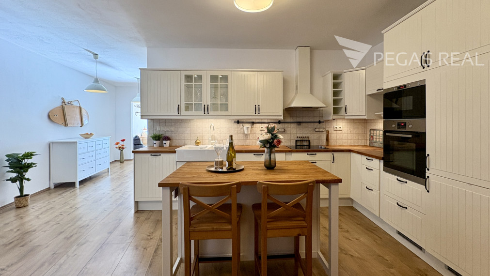 Priestranný 2,5i byt s unikátnym výhľadom z terasy - VIDEO