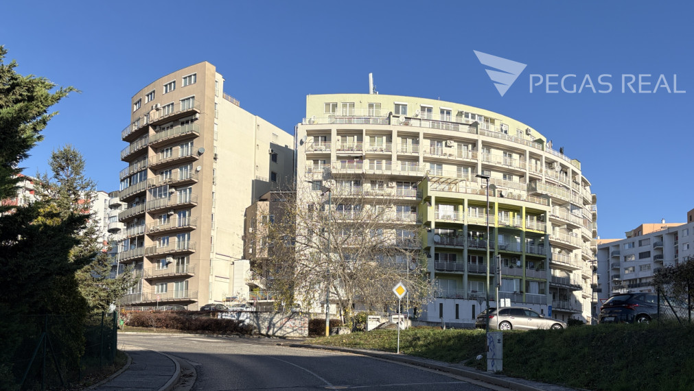 Priestranný 2,5i byt s unikátnym výhľadom z terasy - VIDEO