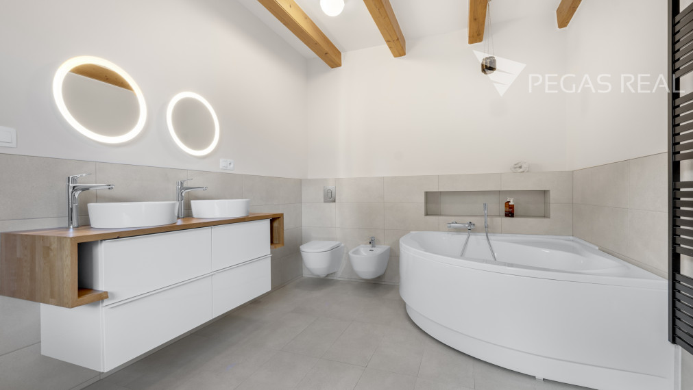 Krásny 4-izb.rodinný dom v obci Hegeyshalom, iba 20 min. od Auparku